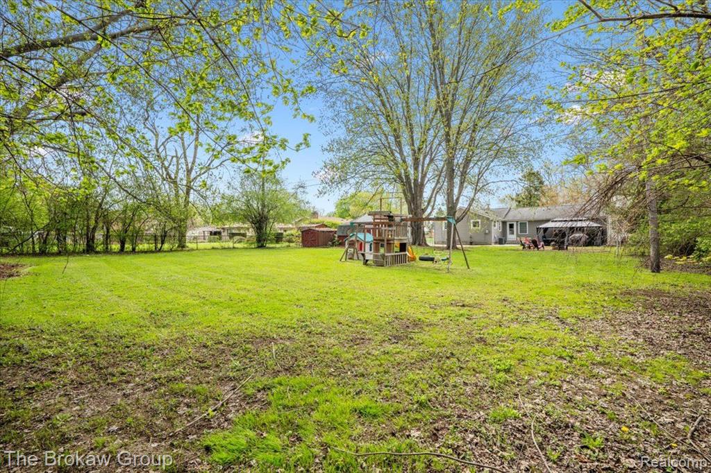 4145 HILLCREST Drive, Warren, MI 48092 — Photo 14
