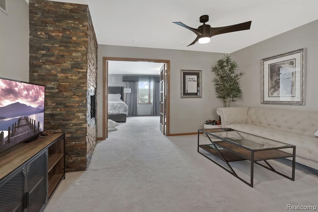 14922 STONEY BROOK Drive W, Shelby, MI 48315 — Photo 24