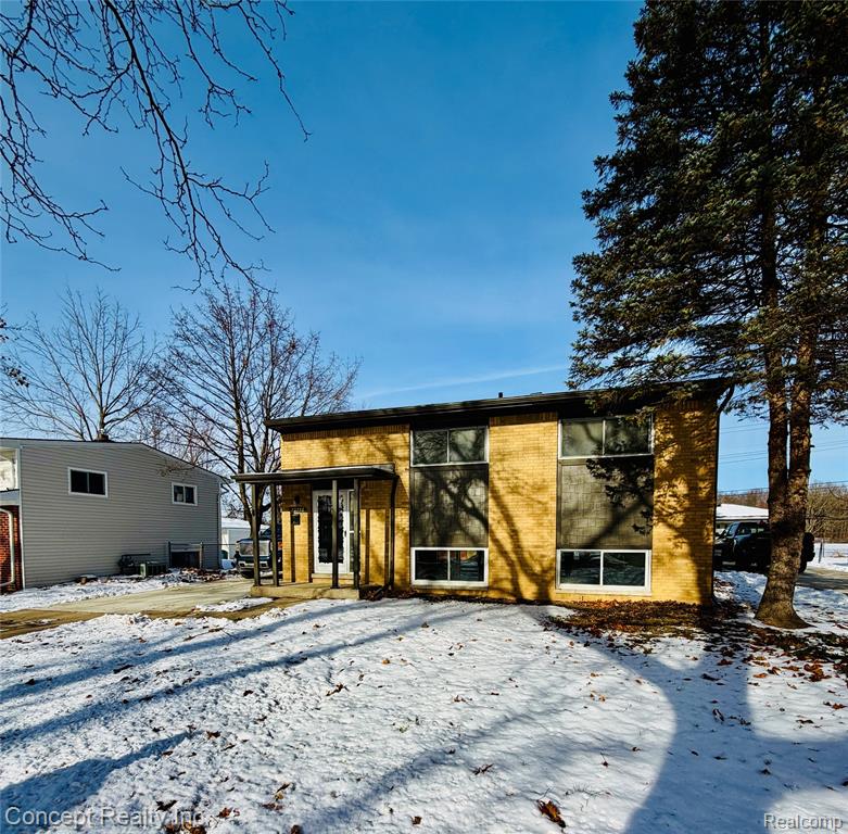 23556 Candace Drive, Rockwood, MI — Photo 2