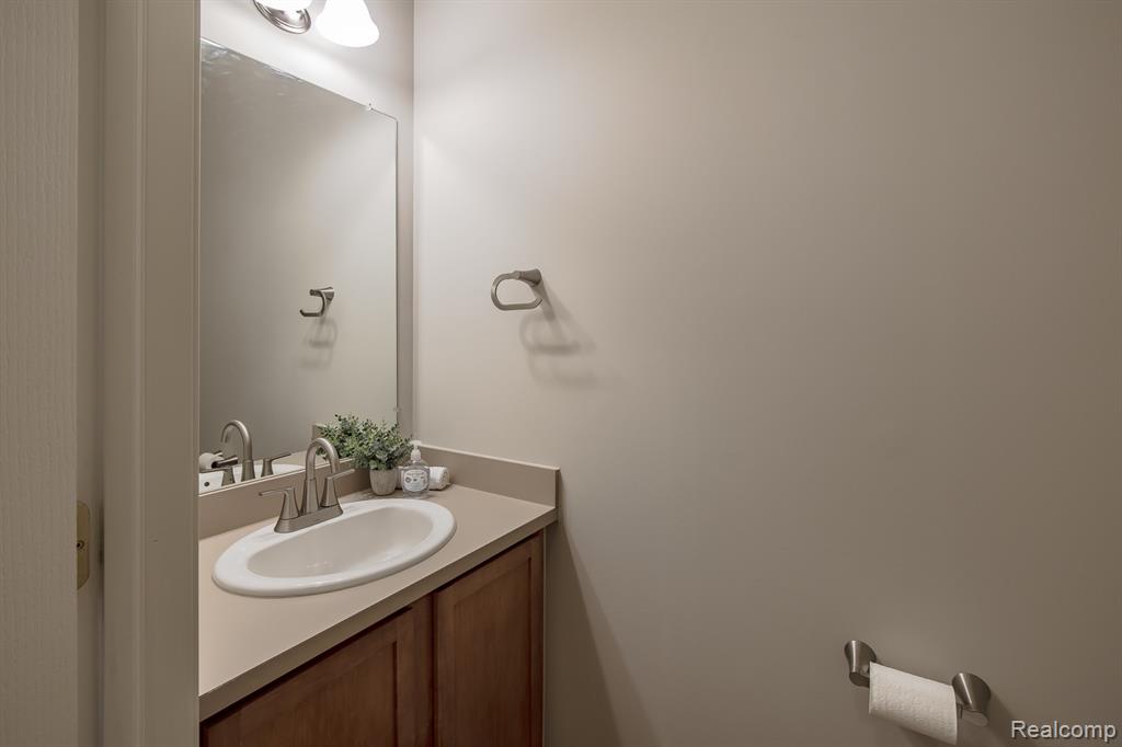 5710 Pinecroft Court, Clarkston, MI — Photo 16