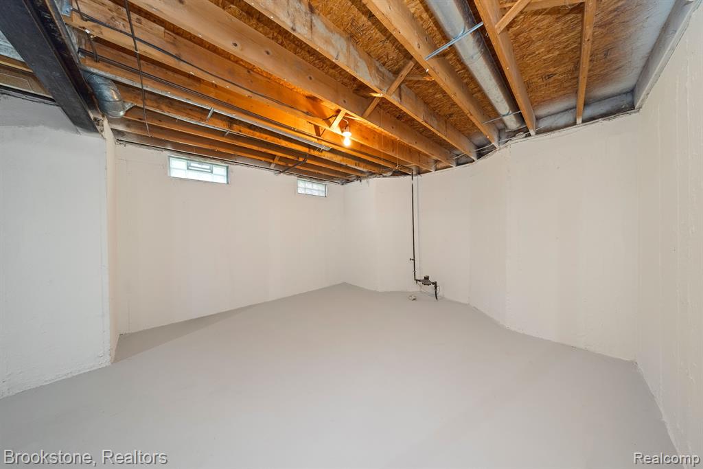 4237 WOODLANDS Lane, Orchard Lake Village, MI 48323 — Photo 38