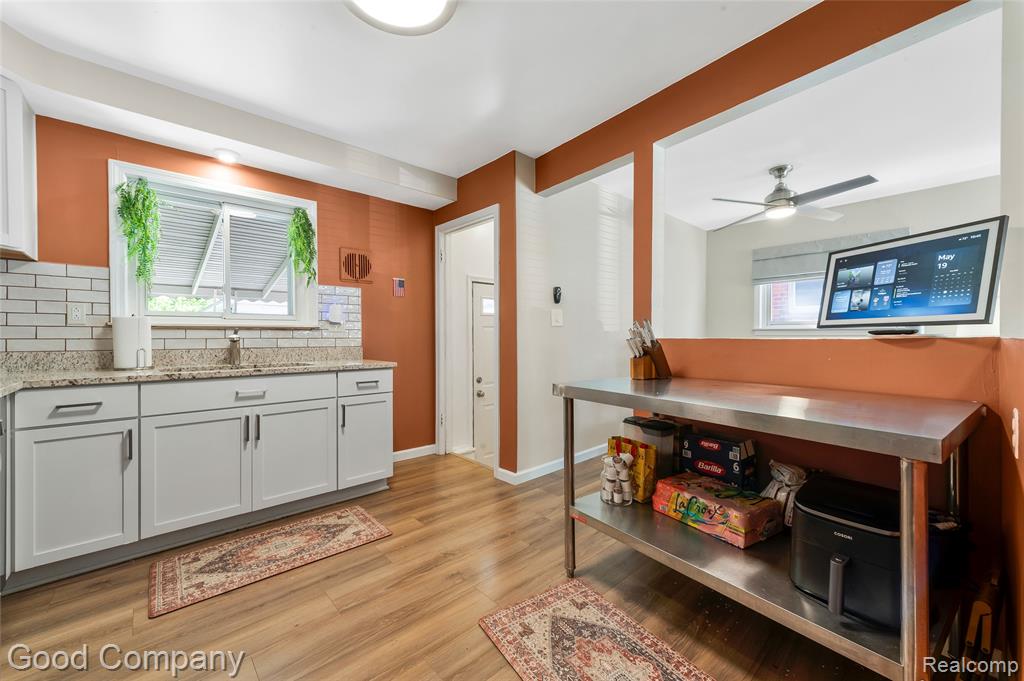 28748 Herbert Street, Madison Heights, MI 48071 — Photo 12