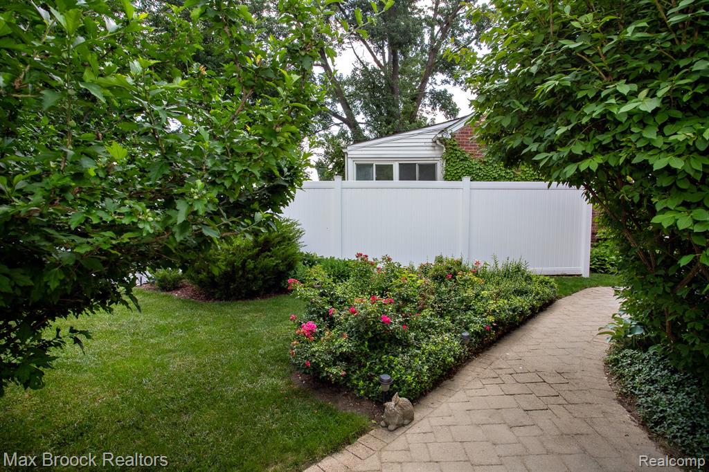 10564 Lasalle Boulevard, Huntington Woods, MI — Photo 45