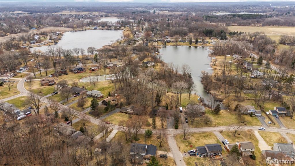 6165 VENICE Drive, Commerce Twp, MI 48382 — Photo 38