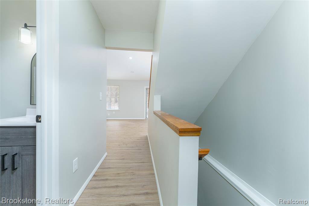886 Whisperwood Trail, Fenton, MI 48430 — Photo 9