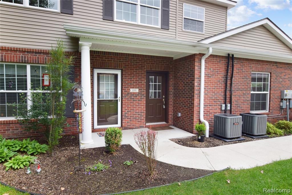 899 Watercress Lane, Fenton, MI 48430 — Photo 2