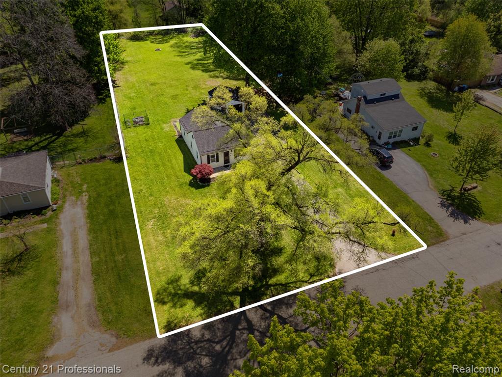 2830 Deland Road, Waterford, MI 48329 — Photo 2