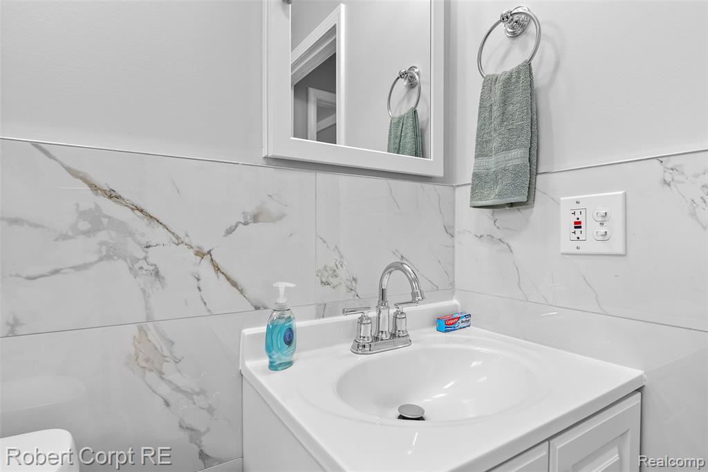 4772 Harding Street, Dearborn Heights, MI 48125 — Photo 8