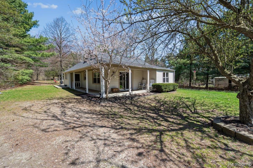 7847 HERBST Road, Brighton, MI 48114 — Photo 2