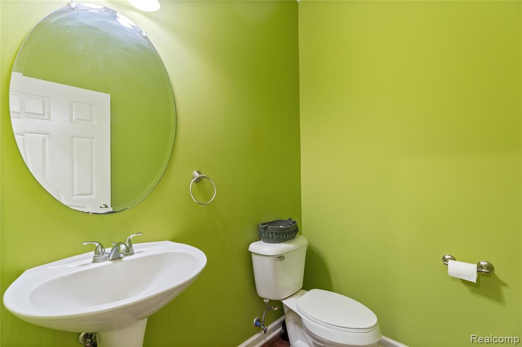 28547 Oakmonte Circle E, New Hudson, MI 48165 — Photo 17
