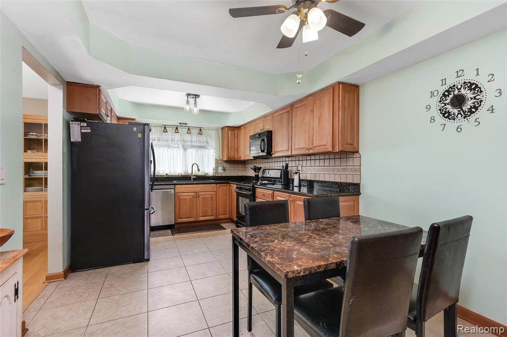 44080 Harsdale Drive, Canton, MI 48187 — Photo 5