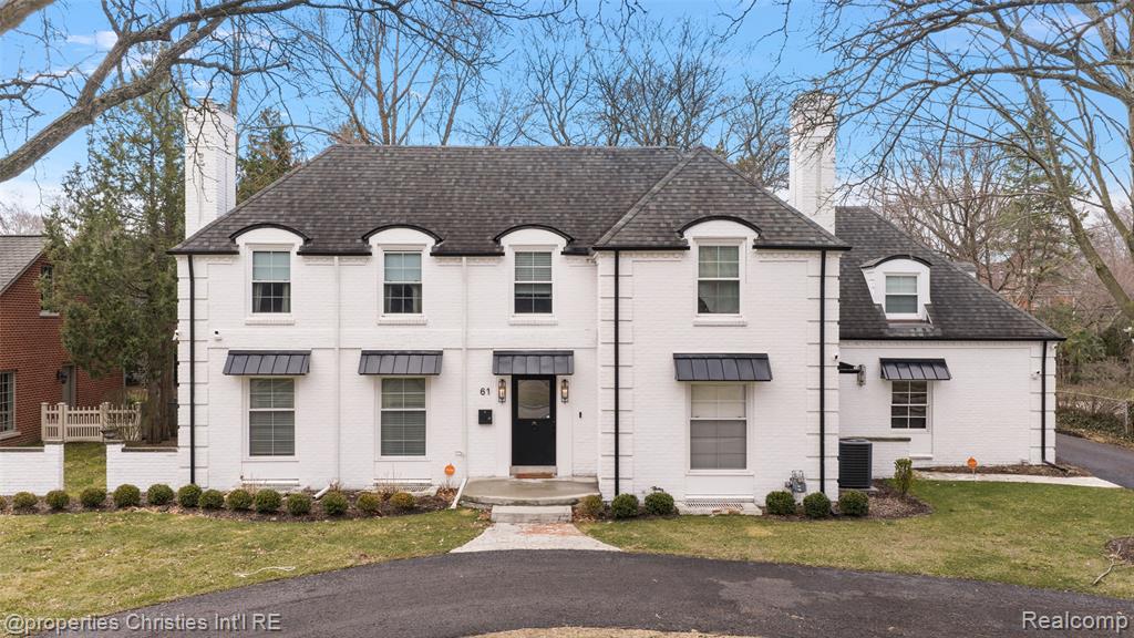 61 Lochmoor Boulevard, Grosse Pointe Shores, MI 48236 — front exterior