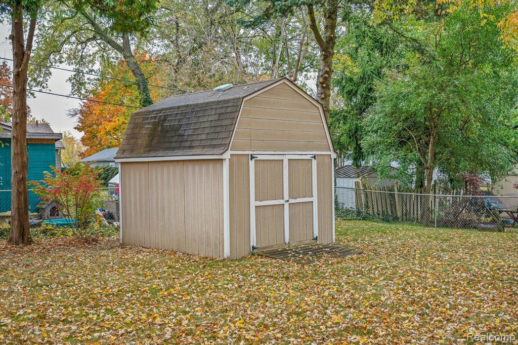 566 BAGLEY Street, Lake Orion, MI 48362 — Photo 4