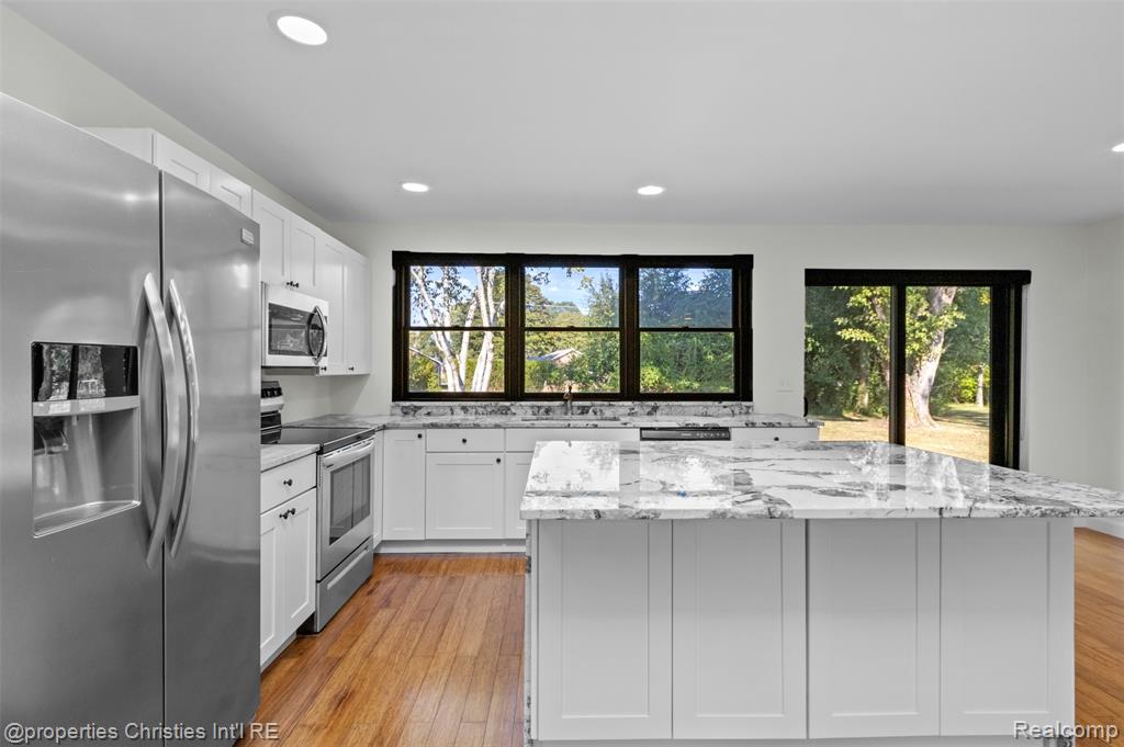 571 Yorkton Lane, Bloomfield Hills, MI 48304 — Photo 14