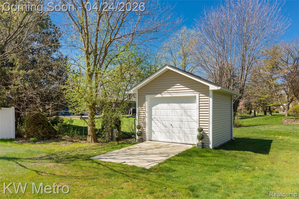 5267 Winchester Drive, Troy, MI 48085 — Photo 42