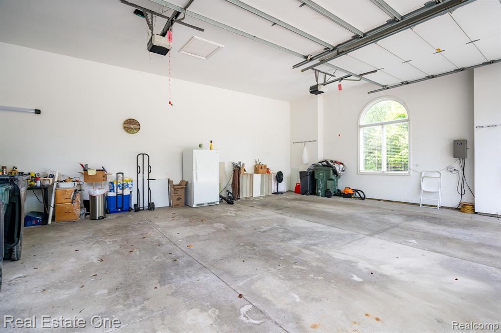 6120 EVANSWOOD Road, Troy, MI, 48085