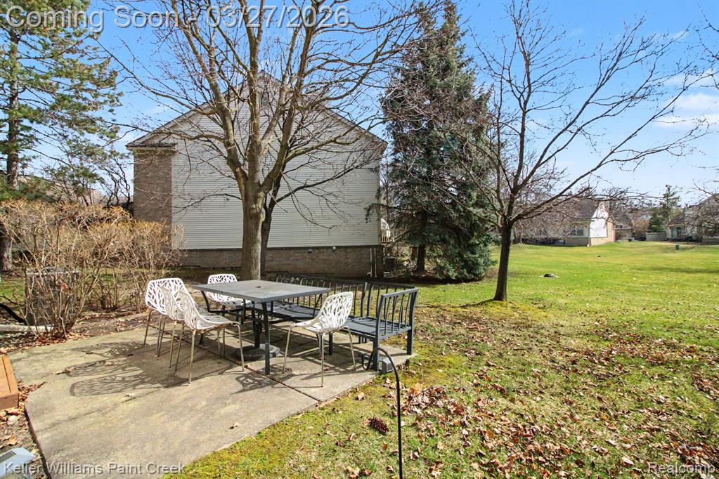 7365 Danbury Drive, West Bloomfield, MI — Photo 23