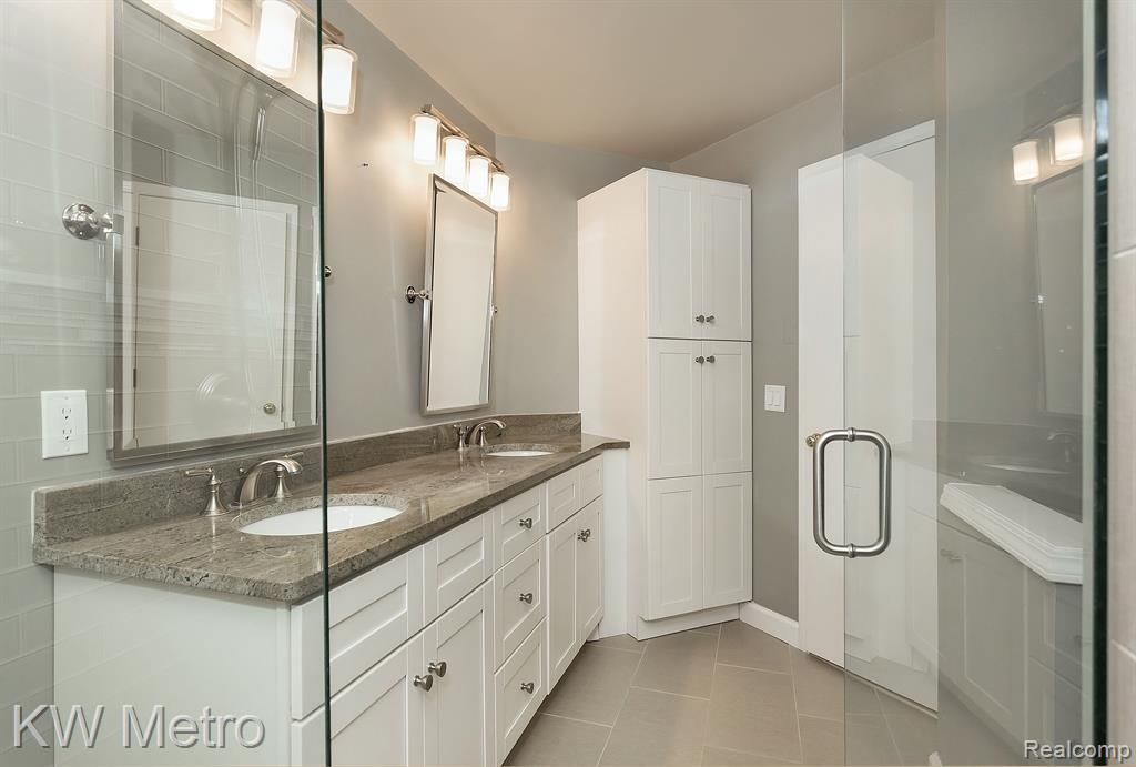 516 NEWBURNE POINTE, Bloomfield Hills, MI 48304 — Photo 26
