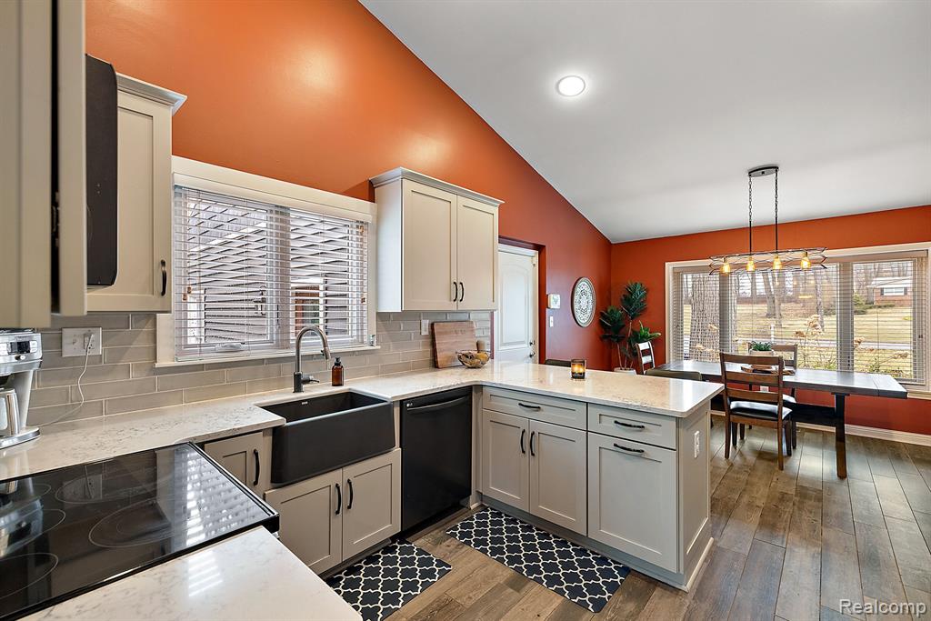 555 Kendry, Bloomfield Hills, MI 48302 — Photo 11