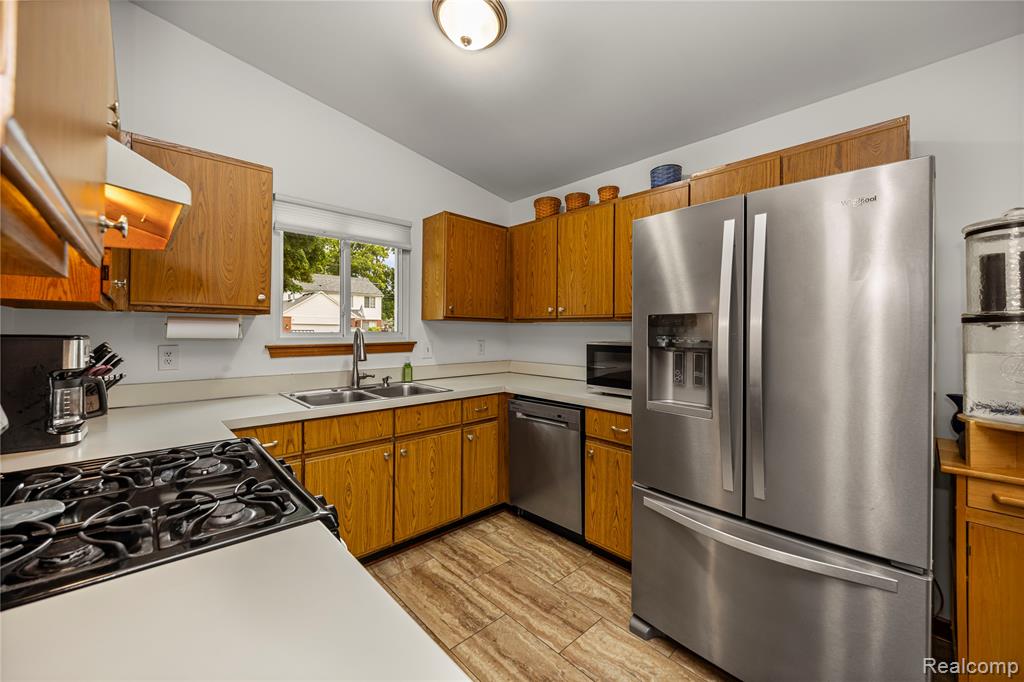 9085 Deering Street, Livonia, MI 48150 — Photo 13