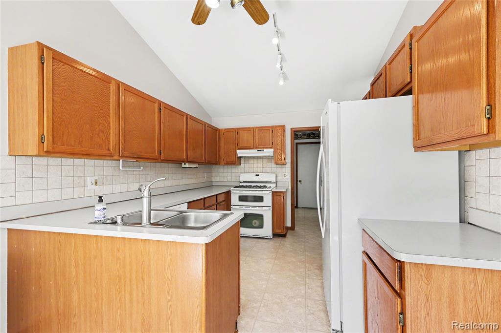 41302 Fortuna Drive E, Clinton Twp, MI 48038 — Photo 14