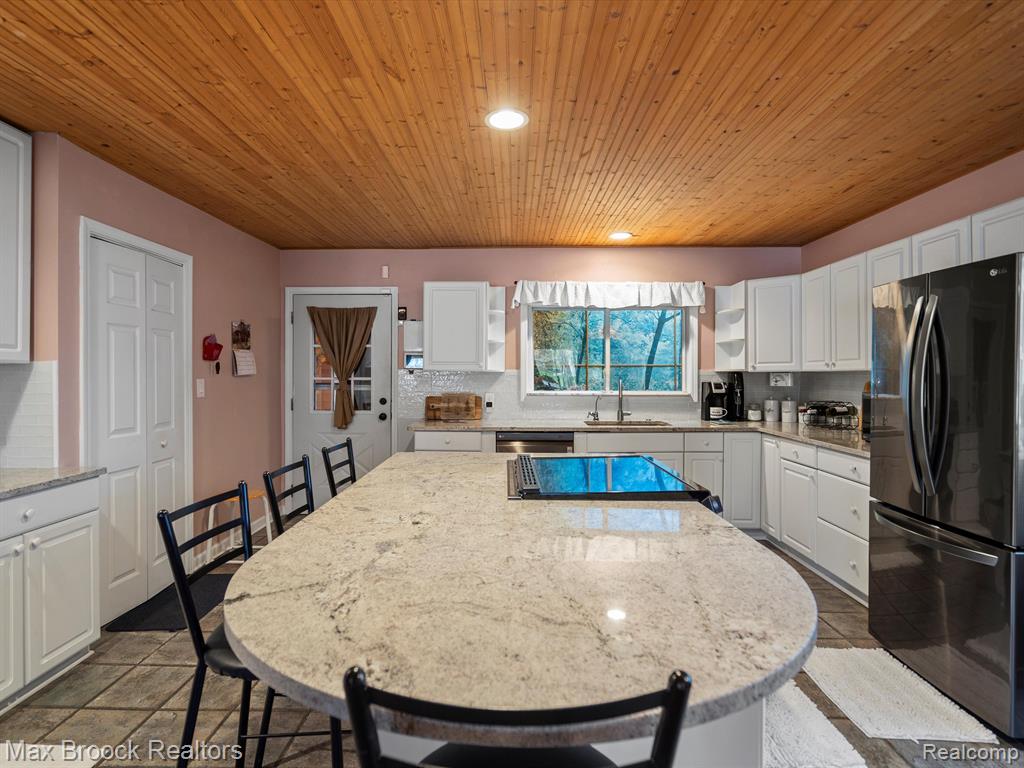 9431 MANDON Road, White Lake, MI — Photo 48