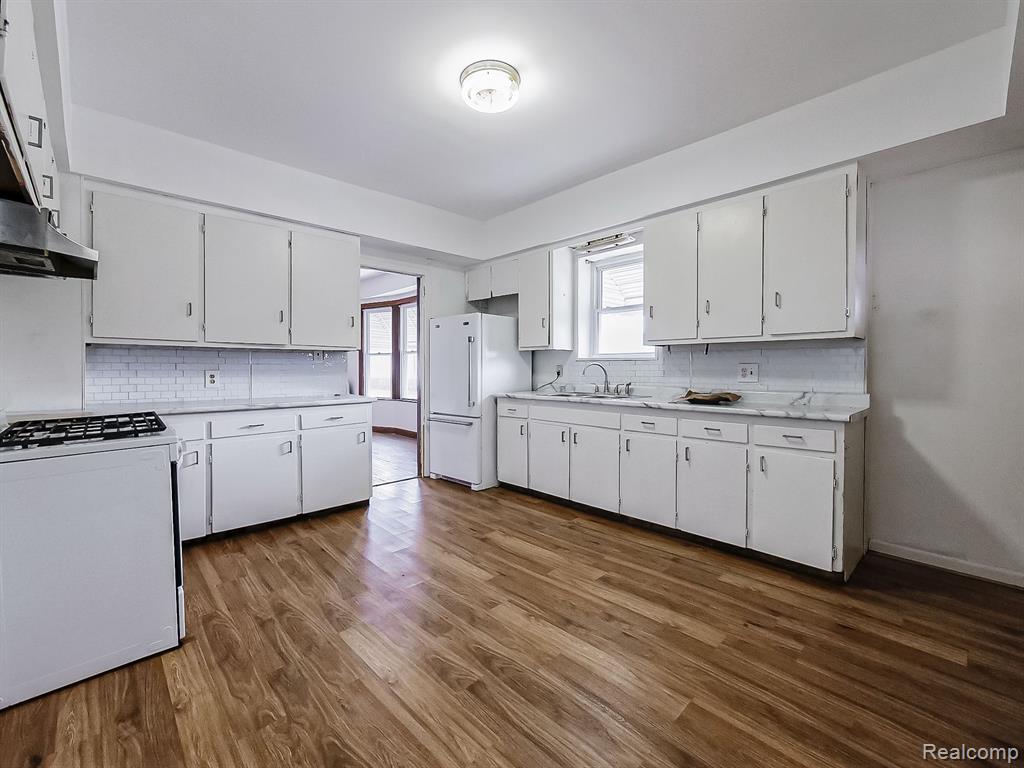 5303 IROQUOIS Street, Detroit, MI 48213 — Photo 7