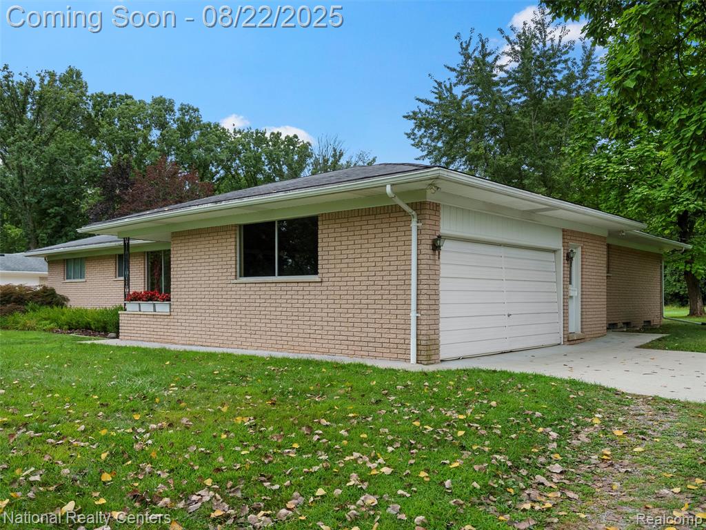 6525 Norton Drive, Troy, MI 48085 — Photo 2