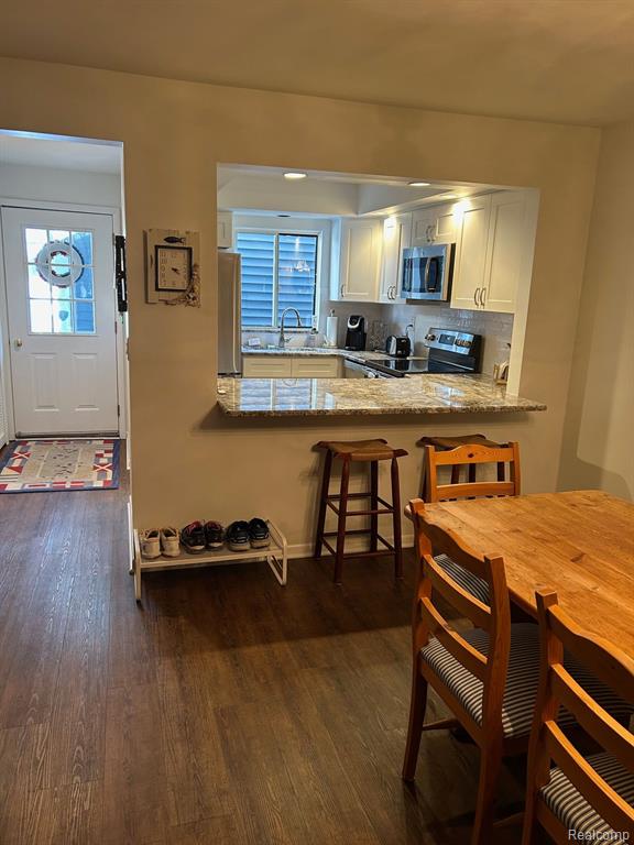 9616 S CHANNEL Drive, MI 48028 — Photo 5