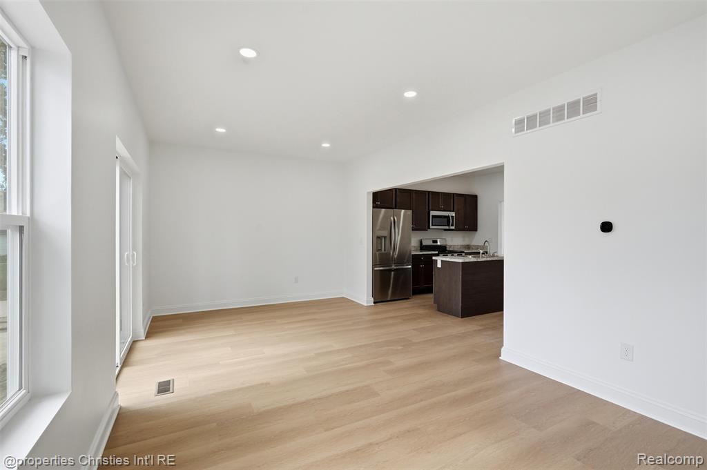 27828 Groveland Street, Madison Heights, MI 48071 — Photo 11