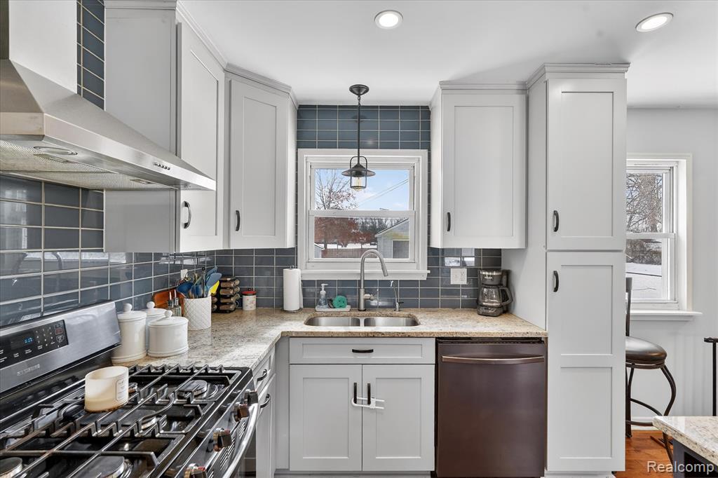 743 Dunreath Street, Walled Lake, MI 48390 — Photo 13