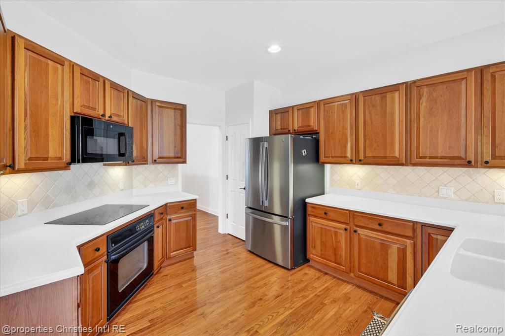 16502 Cypress Court, Northville, MI 48168 — Photo 18