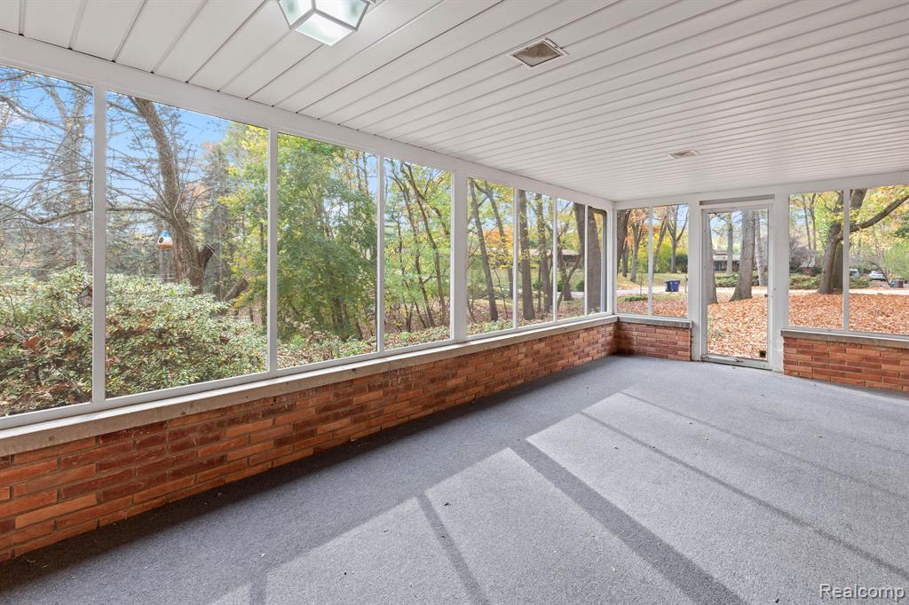 4966 Whispering Pine Lane, Bloomfield Hills, MI 48302 — Photo 9