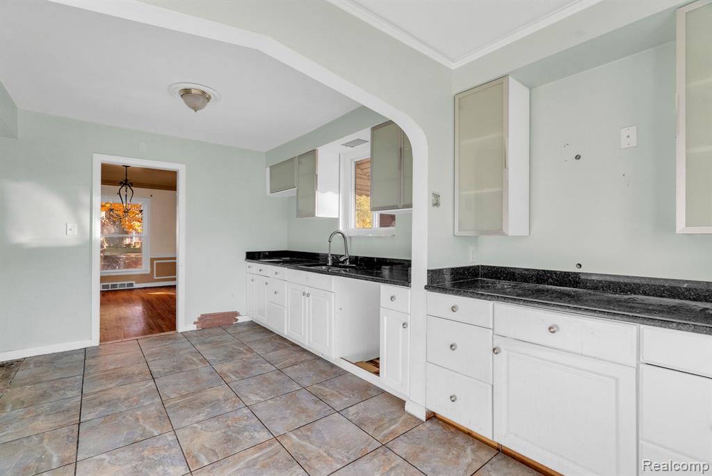 18817 Bretton Drive, Detroit, MI 48223 — Photo 23