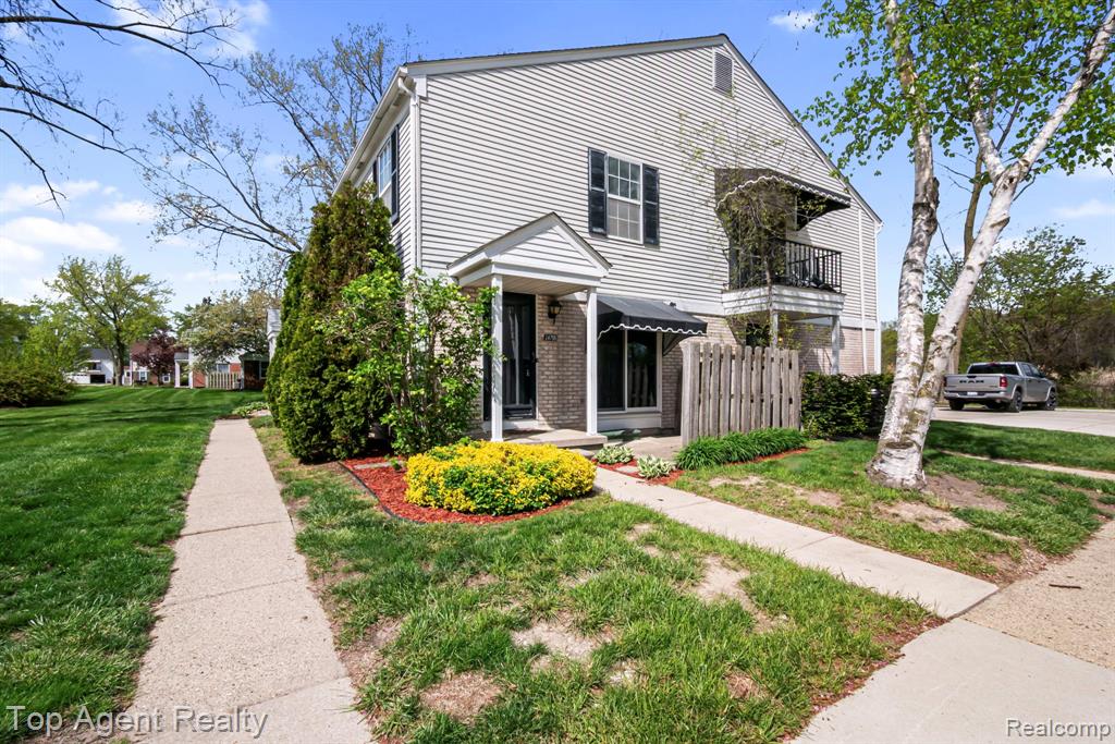 24755 Meadow Lane, Harrison Township, MI — Photo 2