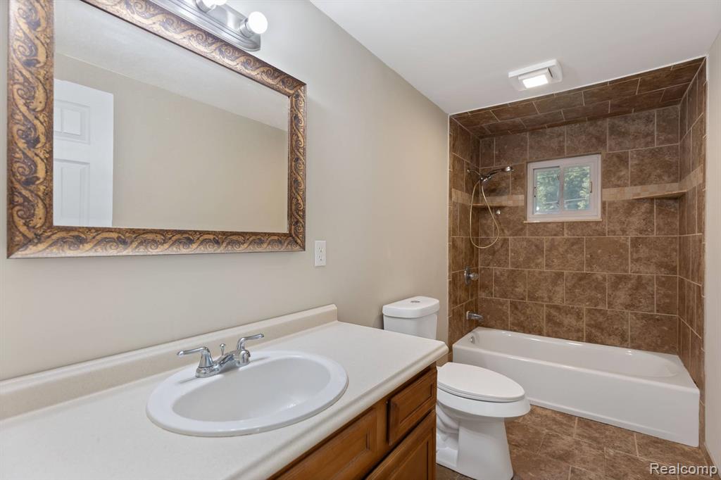 60859 Eyster Road, Rochester, MI 48306 — Photo 13