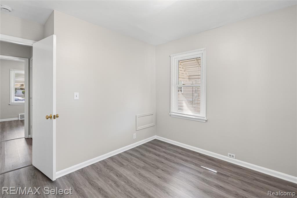 4305 Pengelly Road, Flint, MI 48507 — Photo 22