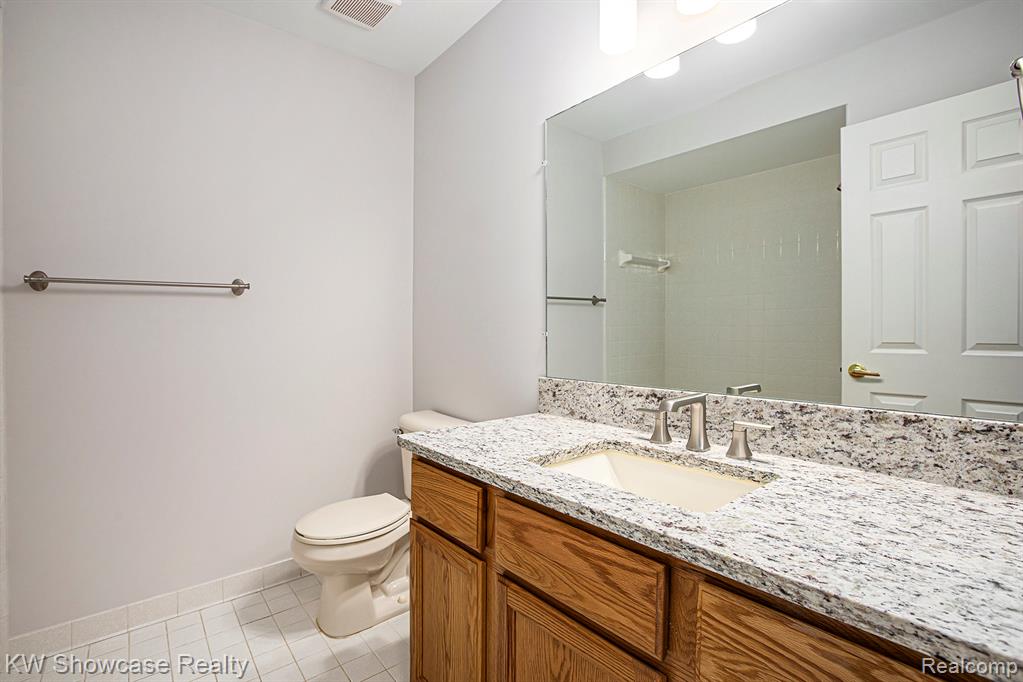 21971 Lancrest Court, 293, Farmington Hills, MI 48335 — Photo 14