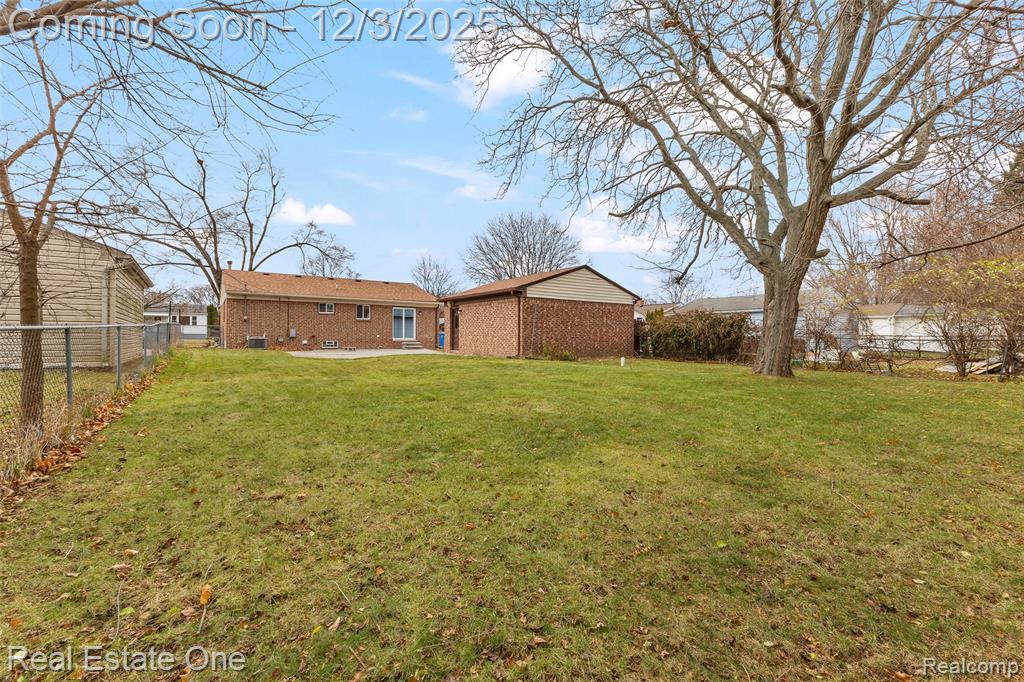 8456 Robindale Avenue, Dearborn Heights, MI 48127 — Photo 7