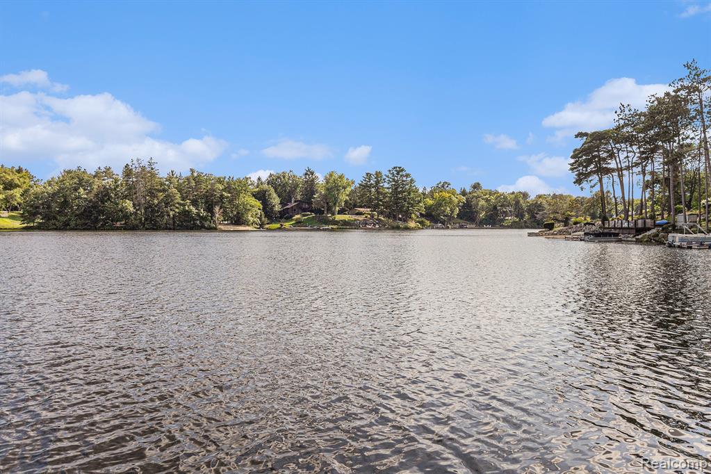 979 Abseguami Trail, Lake Orion, MI 48362 — Photo 43