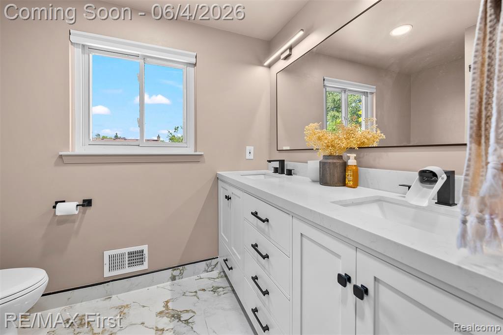26376 Lawrence Drive, Dearborn Heights, MI 48127 — Photo 22