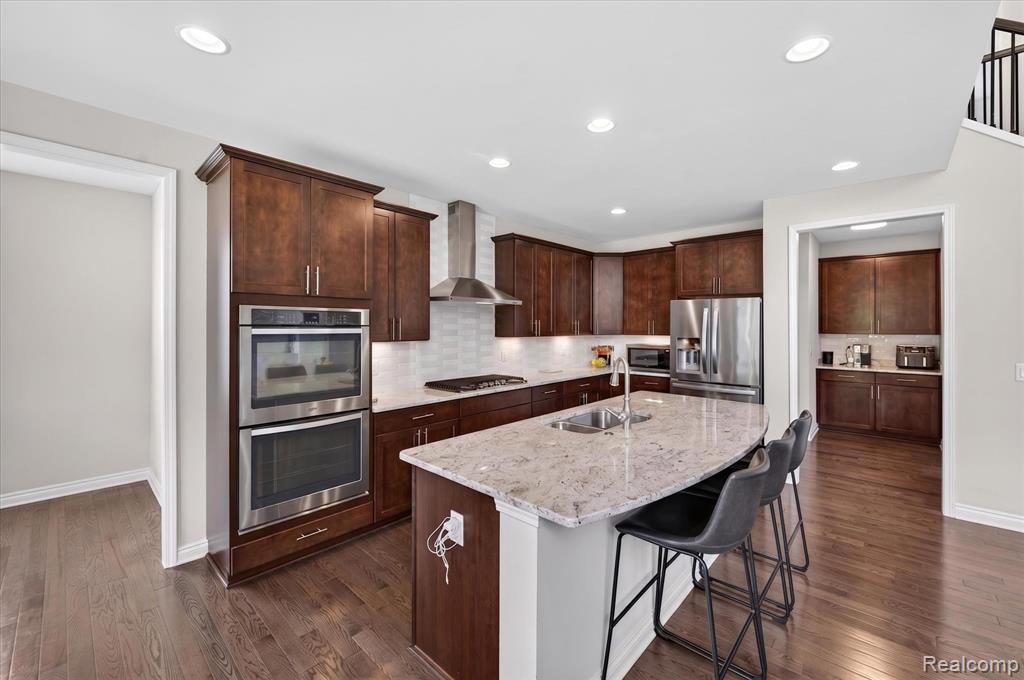 2942 Montgomery Circle, Walled Lake, MI 48390 — Photo 2