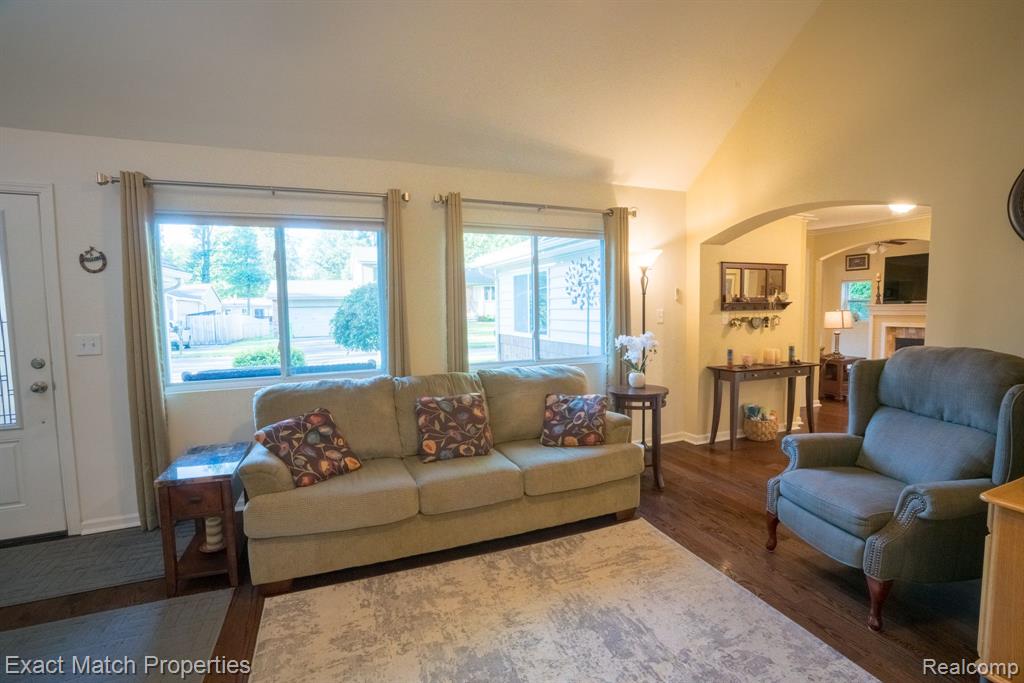 6735 BUCKLAND Avenue, West Bloomfield, MI 48324 — Photo 15