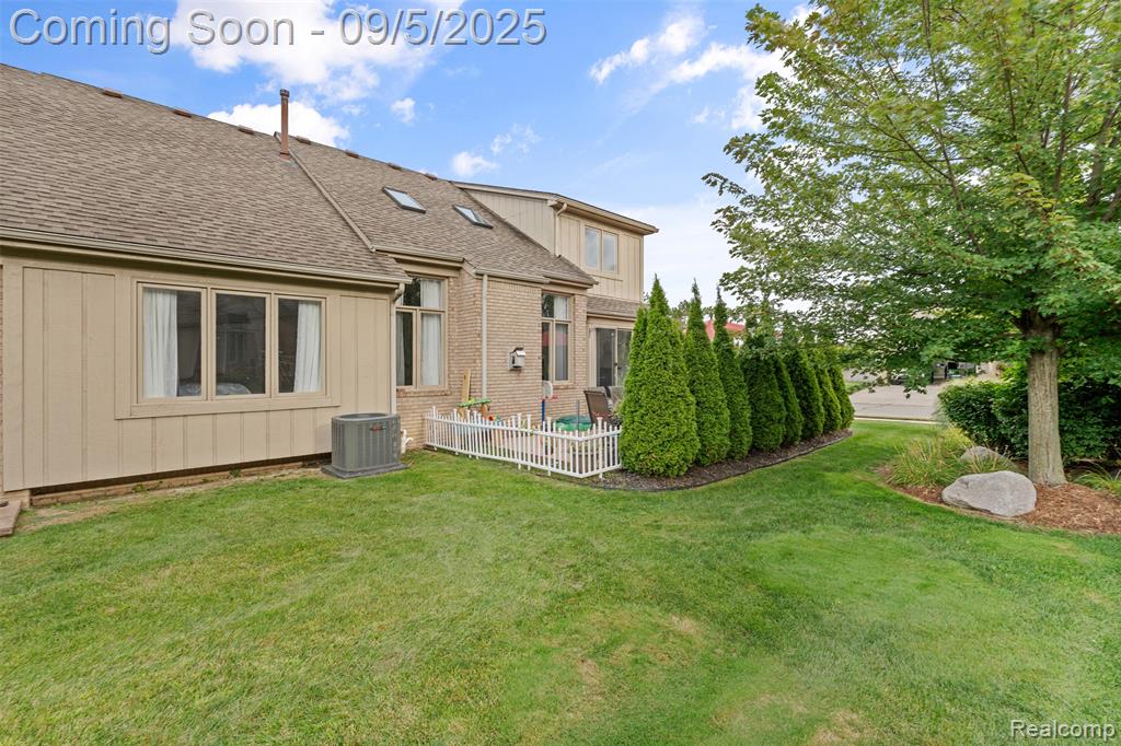 45339 Diamond Pond Drive, Macomb, MI 48044 — Photo 32