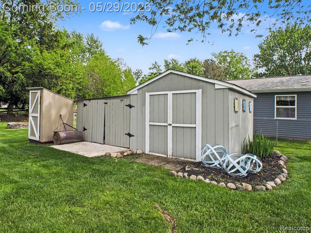 5499 Robin Drive, Grand Blanc, MI 48439 — Photo 21