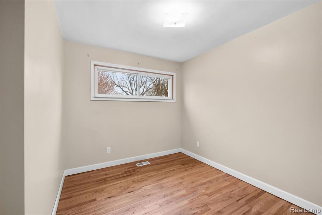 6842 Bison Street, Westland, MI — Photo 12