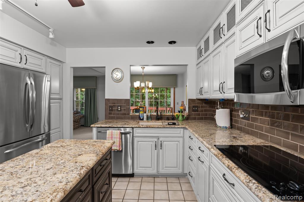 6859 Tangle Wood, Waterford, MI 48327 — Photo 16