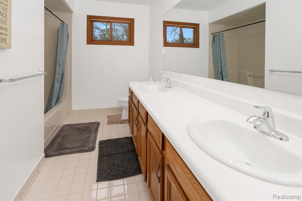 4654 Siebert Road, Waterford, MI 48328 — Photo 17
