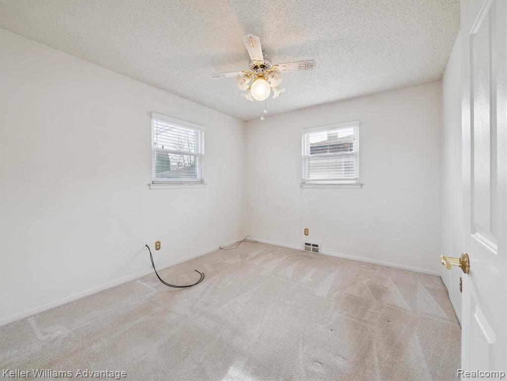 6450 Fenton Street, Dearborn Heights, MI 48127 — Photo 17