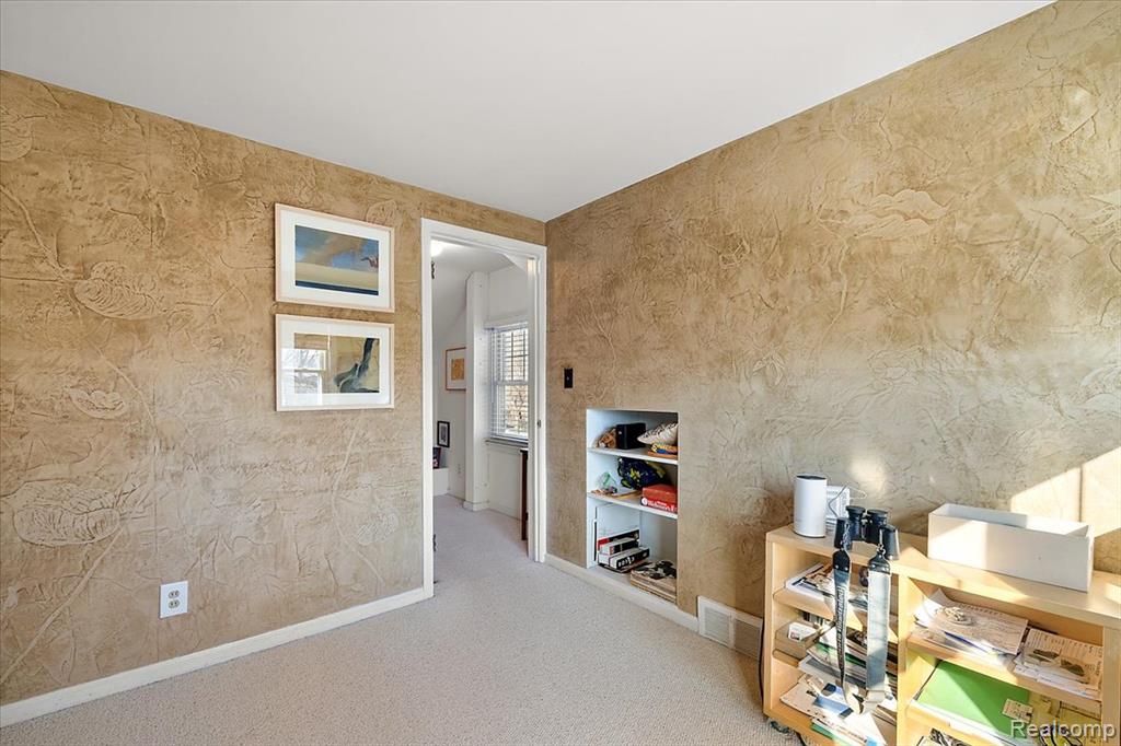17601 Cambridge Boulevard, Lathrup Village, MI 48076 — Photo 32